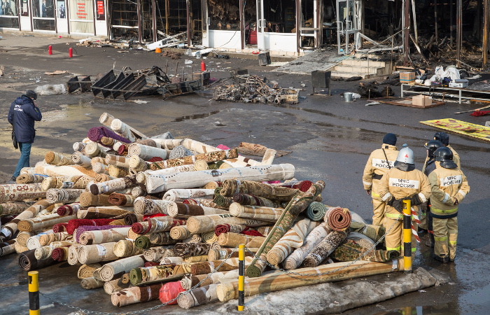 Число жертв пожара в торговом центре в Казани выросло до десяти