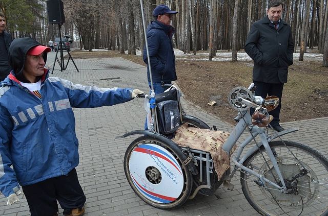 Инвалид-колясочник посетит Волжский во время велопробега