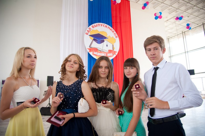 В Волгограде состоялся бал медалистов