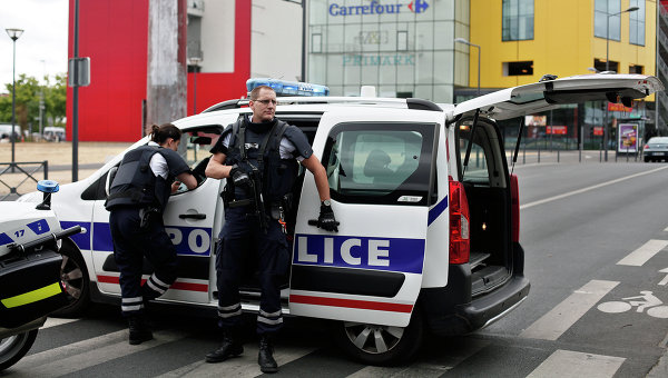 Спецназ освободил 18 заложников, захваченных в парижском магазине