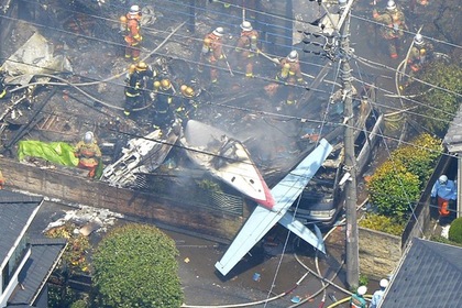 На жилую окраину Токио упал самолет