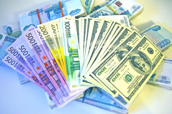 Официальный курс евро превысил 70 рублей