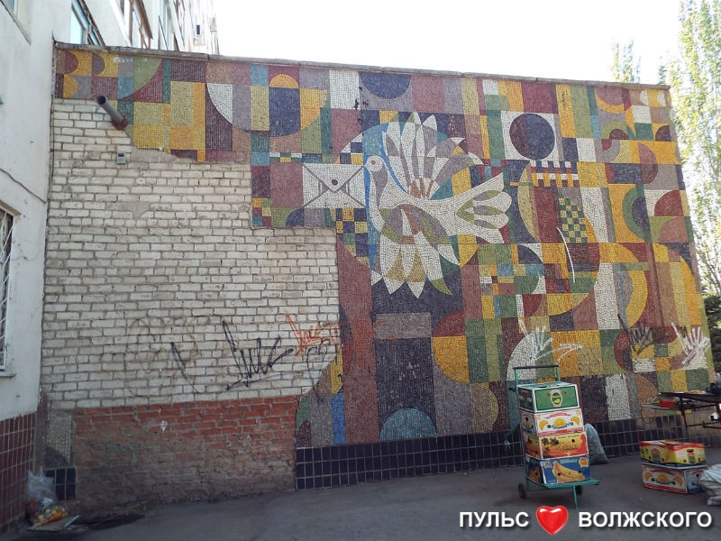 Мозаичное панно Геннадия Черноскутова практически уничтожено
