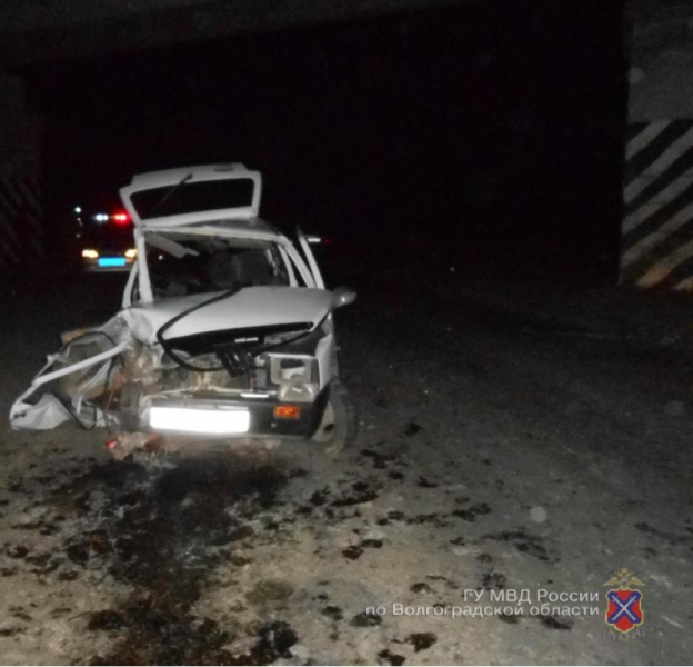 Под Волгоградом в лобовом столкновении двух машин погибла женщина