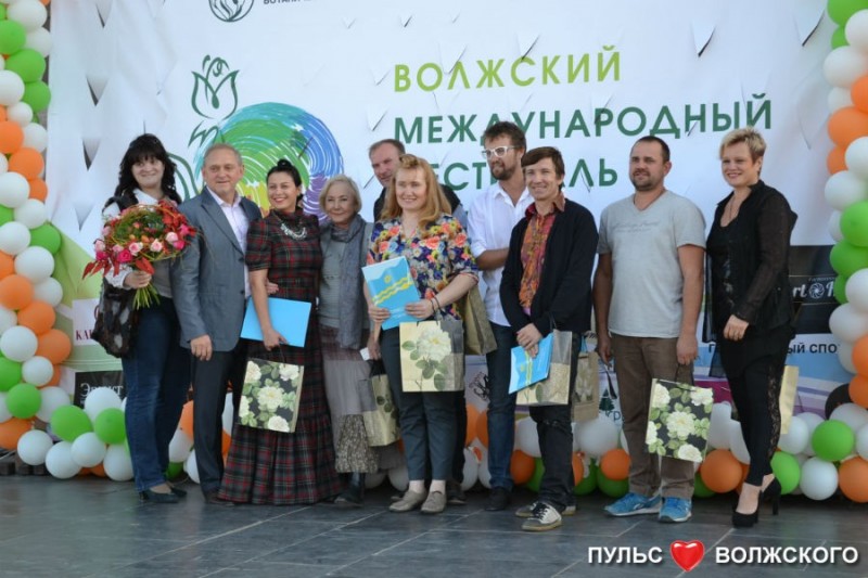 В Волжском наградили победителей конкурса «Лучший двор»