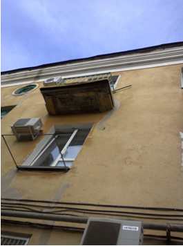 В Волжском УК обязали отремонтировать обрушивающиеся балконы