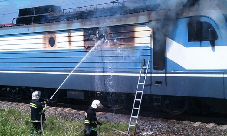 Из-за возгорания локомотива под Волгоградом задержаны поезда