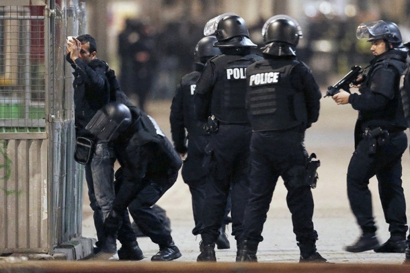 В ходе спецоперации в Париже подорвалась террористка-смертница