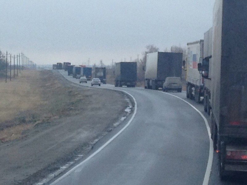 Дальнобойщики устроили забастовку на трассе М4