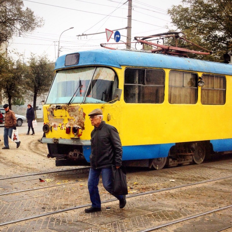 В центре Волгограда трамвай протаранил «КАМАЗ»