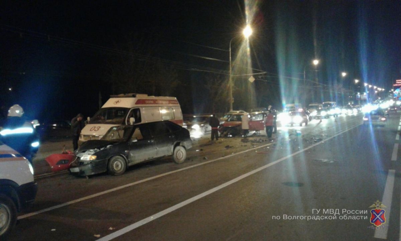 В крупном ДТП в Волгограде пострадали 4 человека