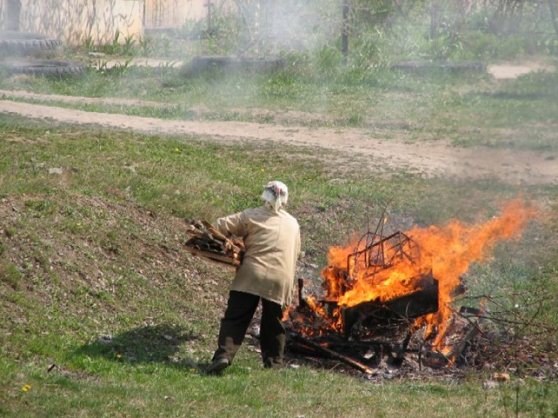 Волжанам запретят разводить костры и сжигать мусор на дачах
