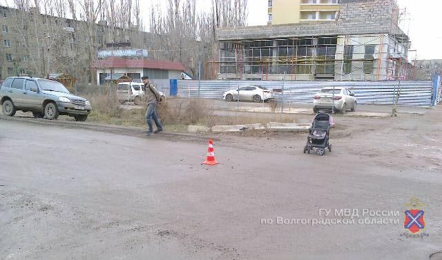 В Волгограде водитель «ВАЗа»  сбил детскую коляску с годовалым малышом
