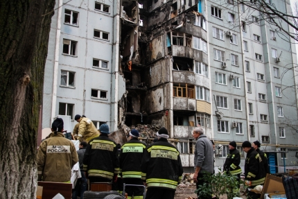 Жильцы 17 квартир разрушенного взрывом дома успели вывезти свои вещи