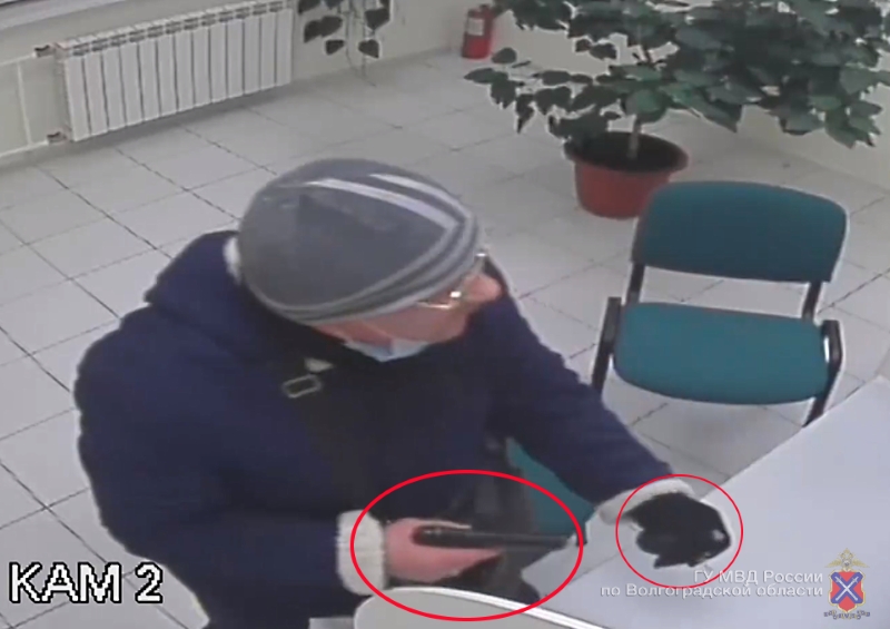 В Волгограде разыскивается грабитель ломбарда в медицинской маске