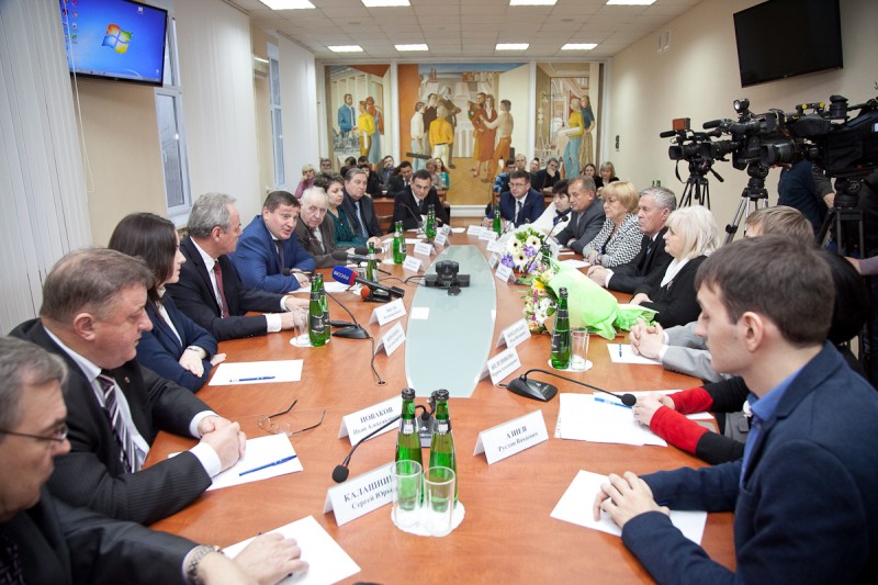 Четыре школы Волгограда и Волжского получат по 250 тыс руб.