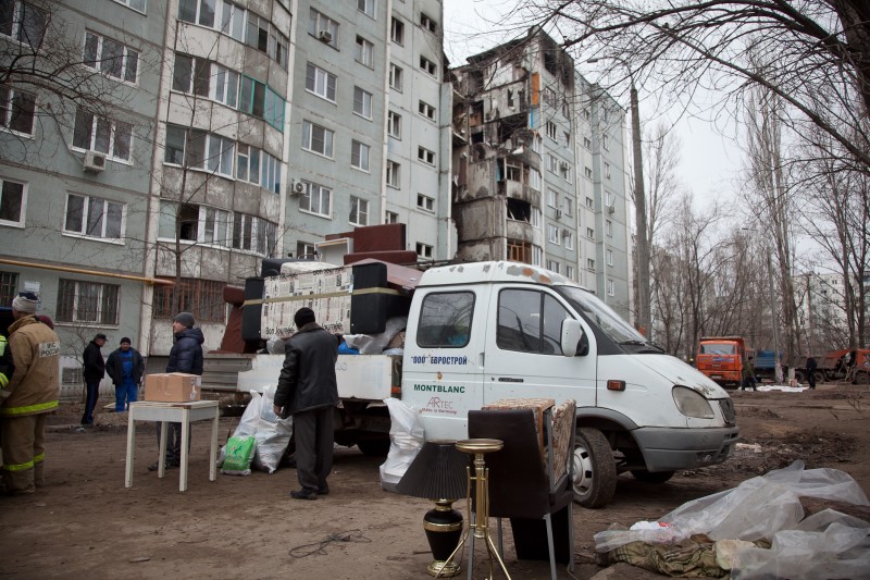 В Волгограде из разрушенного взрывом дома вывезли все вещи жильцов