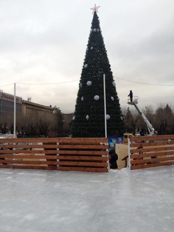 В центре Волгограда готовят к открытию новогодний комлекс