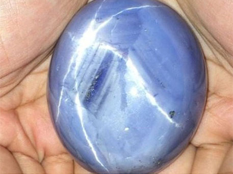 В Шри-Ланке добыт крупнейший в мире сапфир