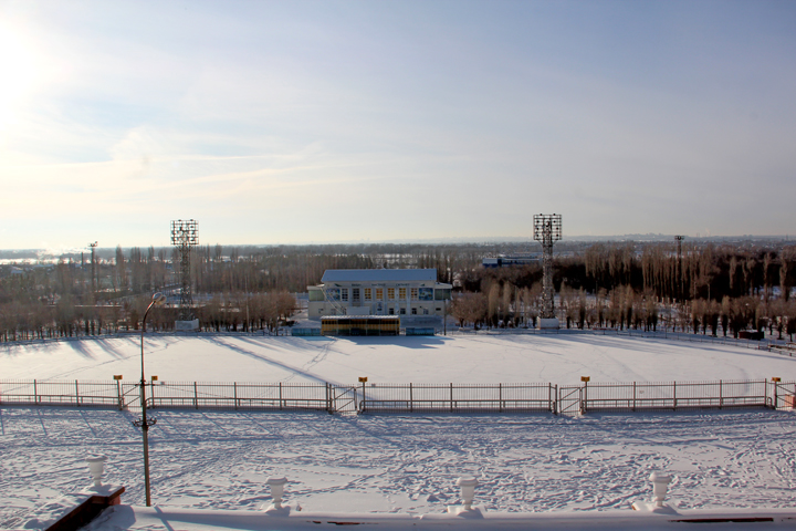 При проверке деятельности центрального стадиона выявлены десятки нарушений