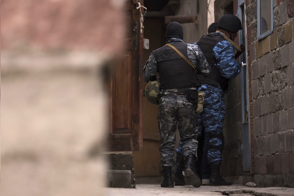 Сотрудники ФСБ узнали имена готовивших теракты в России