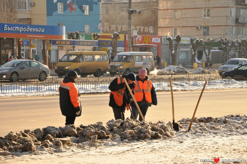 В Волжском за новогодние каникулы вывезли более 1400 кубометров снега