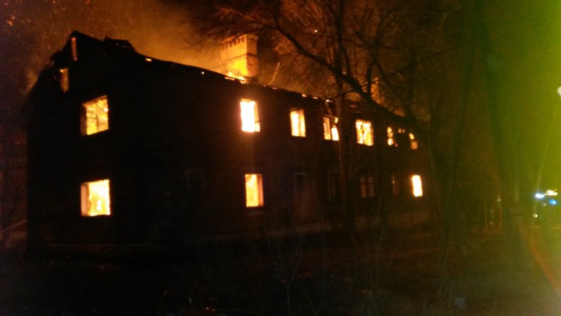 В Волгограде сгорел аварийный многоквартирный дом