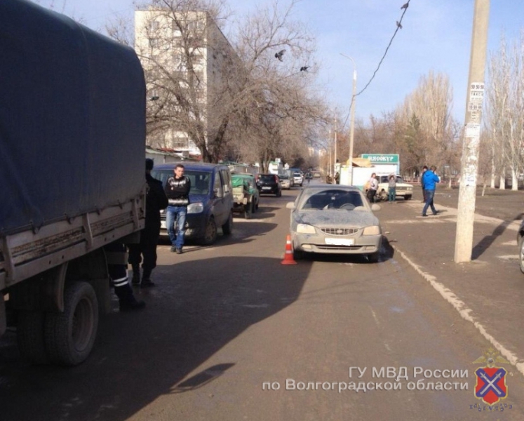 В Волгограде водитель на «Хёндае» сбил ребенка, перебегавшего дорогу