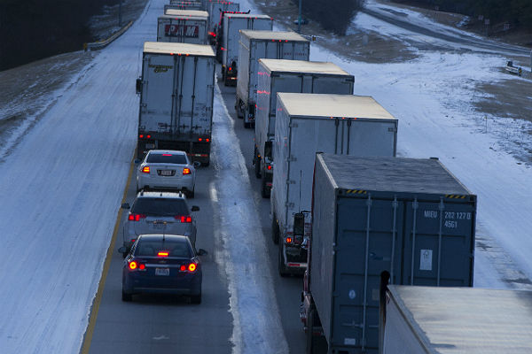 70 машин заблокированы на трассе М-5 под Оренбургом