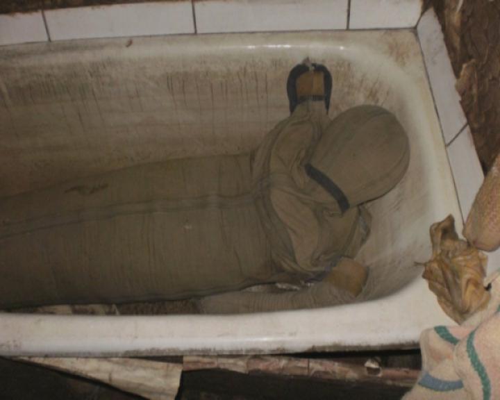 Волгоградец устроил застолье с соседями, несмотря на спрятанный в ванной труп
