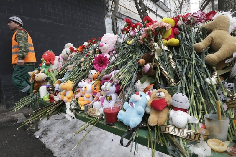 Москвичи организовали мемориал в память об убитой няней девочке