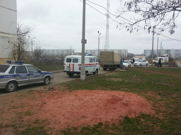 В новой части города оцеплен дом из-за пьяного дебошира