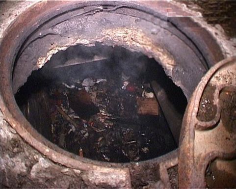 В Волгограде 47-летний  мужчина едва не сгорел заживо в колодце теплотрассы