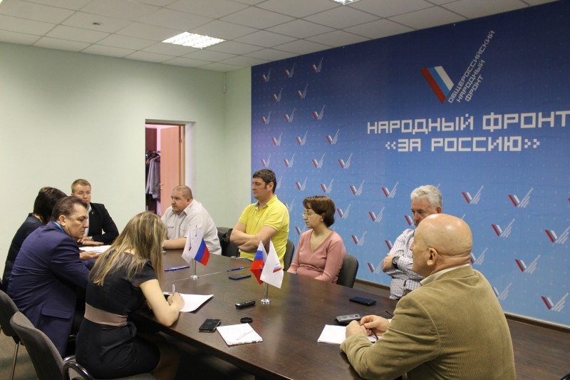 В Волжском сохранят школу плавания