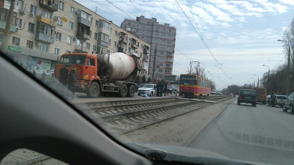 В Волгограде бетономешалка переехала женщину