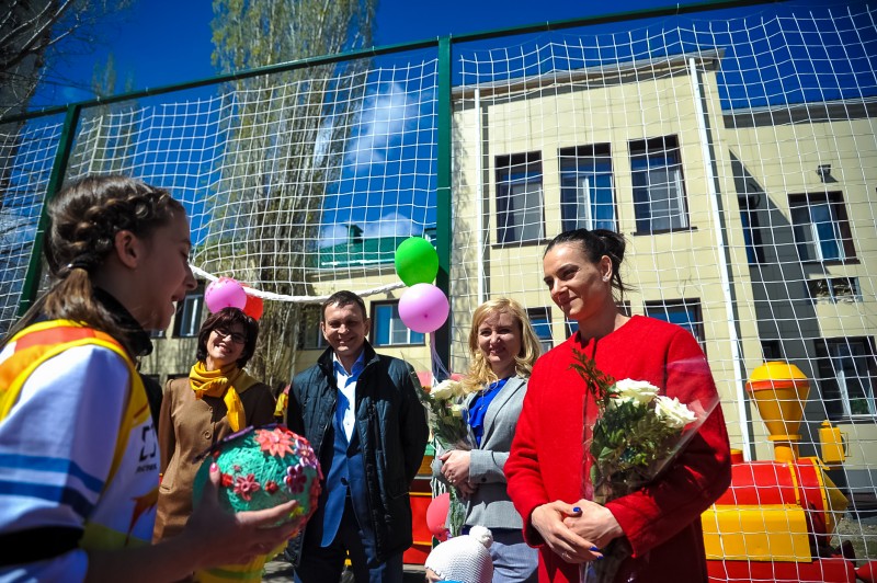 В Волгограде открыли спортивную площадку от фонда Елены Исинбаевой