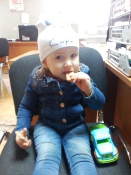 В Волгограде на детской площадке оставили 2-летнюю девочку