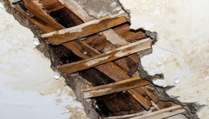 В Волгограде на 6-летнюю девочку обрушился потолок