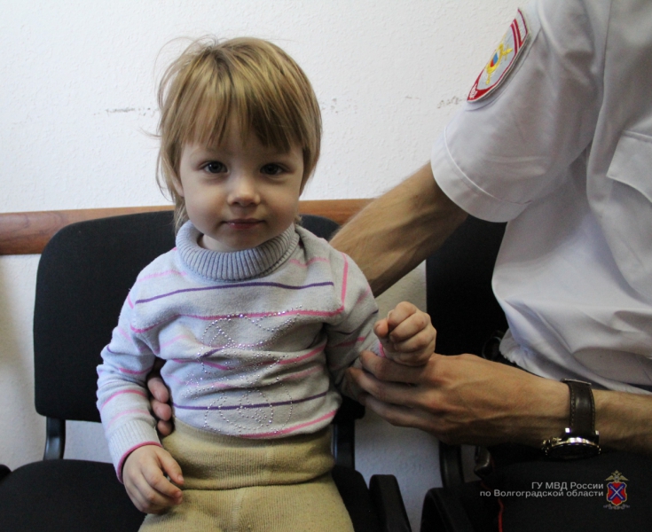 Под Волгоградом нашли маму 2-летней девочки, оставленной во дворе дома