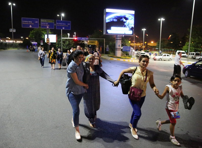 При теракте в аэропорту Стамбула погибли 50 человек