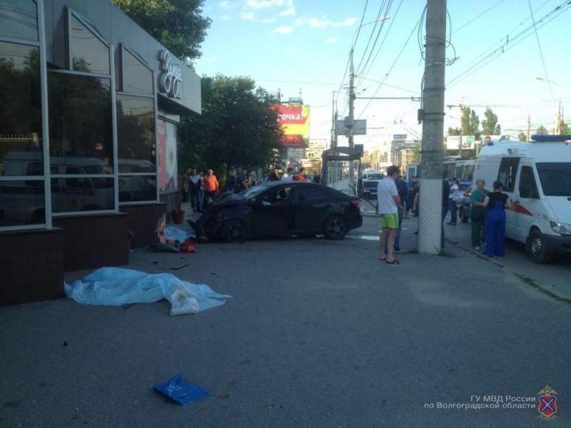 Водитель, сбивший насмерть двоих человек на остановке в Волгограде, был под действием алкоголя и наркотиков