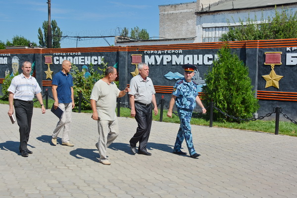 Валерий Ростовщиков оценил условия содержания осужденных в колонии №12