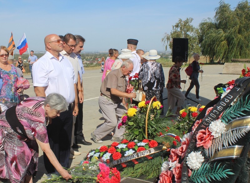 Волжане почтили память жертв массированной бомбардировки Сталинграда