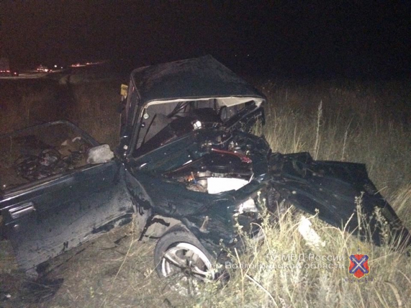 На трассе под Волгоградом в ДТП двое погибли, четверо пострадали