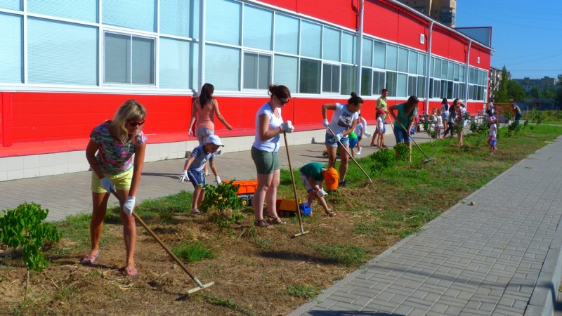 В Волжском провели экологическую акцию «Лес Победы»