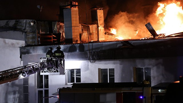 В Москве сгорел склад, погибли восемь пожарных