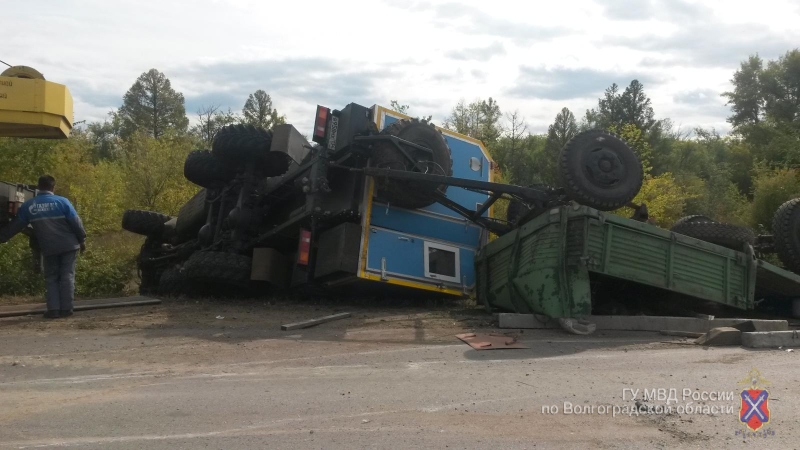 На трассе в Волгоградской области «семерка» протаранила «Камаз», водитель погиб