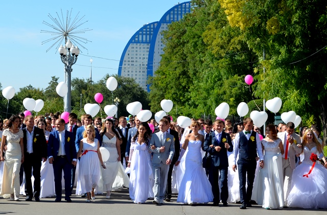 На набережной Волгограда пройдет парад невест
