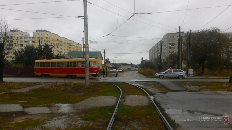 В Волгограде пенсионерка пострадала при падении в трамвае
