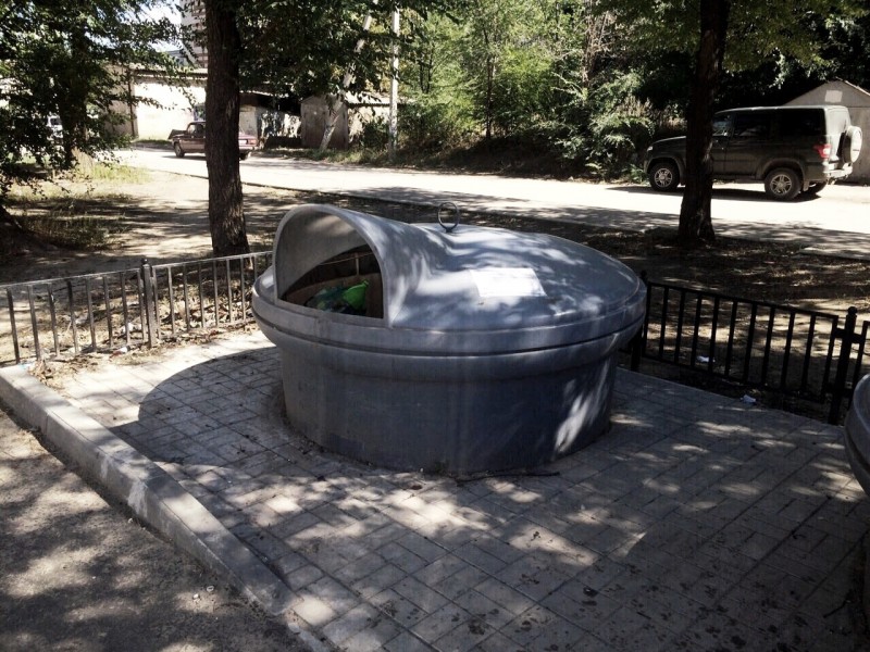 В Волгоградской области устанавливают подземные мусорные контейнеры